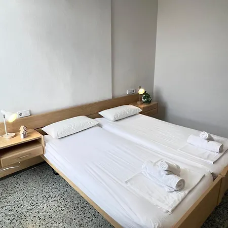 Apartment 3 Apartment, 500m To Beach, Swimming Pool, Terrace