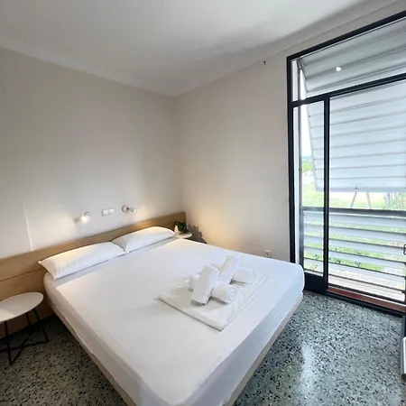 3 Apartment, 500m To Beach, Swimming Pool, Terrace