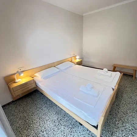 3 Apartment, 500m To Beach, Swimming Pool, Terrace * Roses